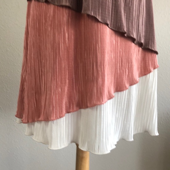 3/$15 Vintage crepe layered shift dress in neutral - Picture 3 of 6